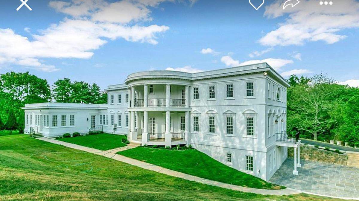 White House replica in Virginia fascinates Zillow Gone Wild